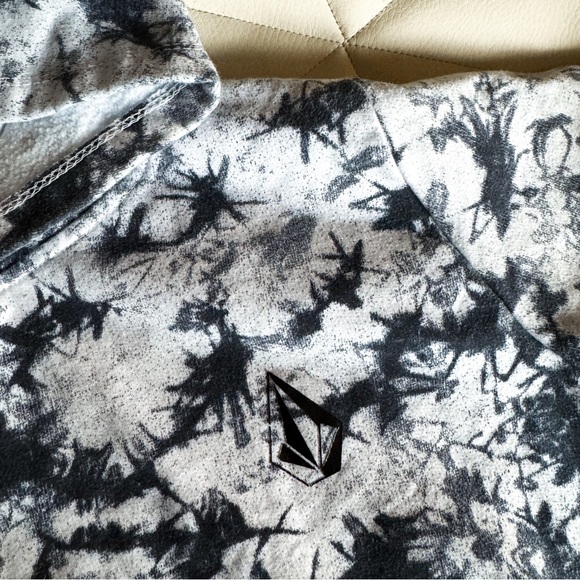 Volcom • Vamo Fleece Pullover - Picture 4 of 5